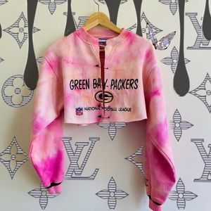Tie dye packers cropped pins sweater